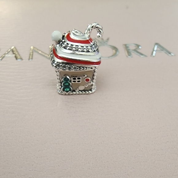 Pandora Festive Gingerbread House Charm - Picture 4 of 7